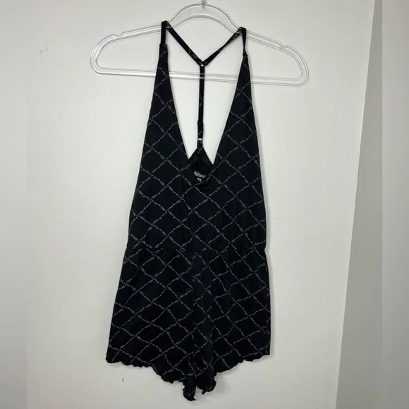 NWT - Missguided lettuce hem, low v cut romper teddy. Black - size 8. Brand new! - Picture 3 of 7